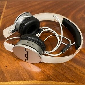 SOL REPUBLIC On-Ear Interchangeable Headphones - 1 Button Mic & Music Control